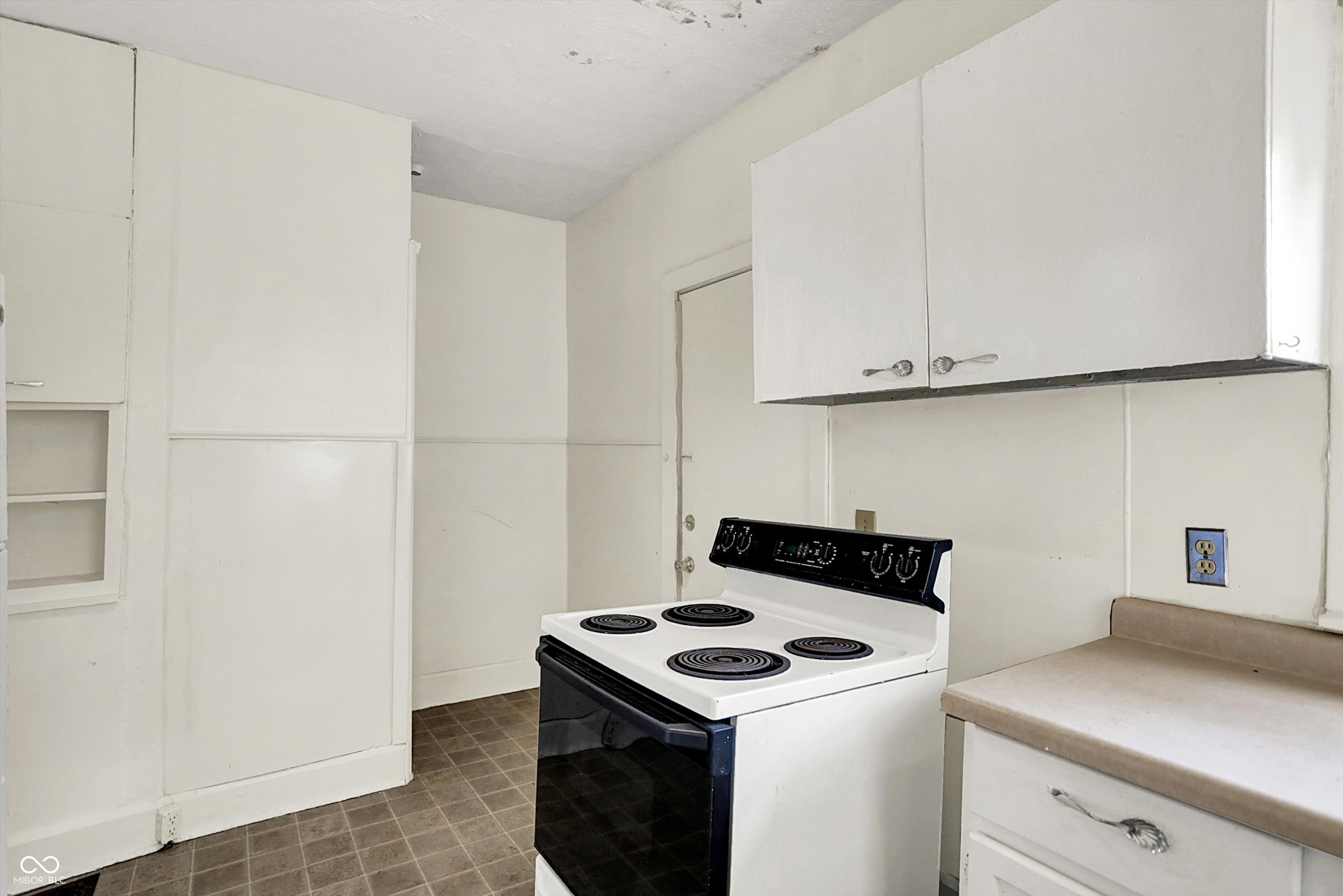 628 North Riley Avenue Indianapolis, IN 46201 - Photo 15 of 36