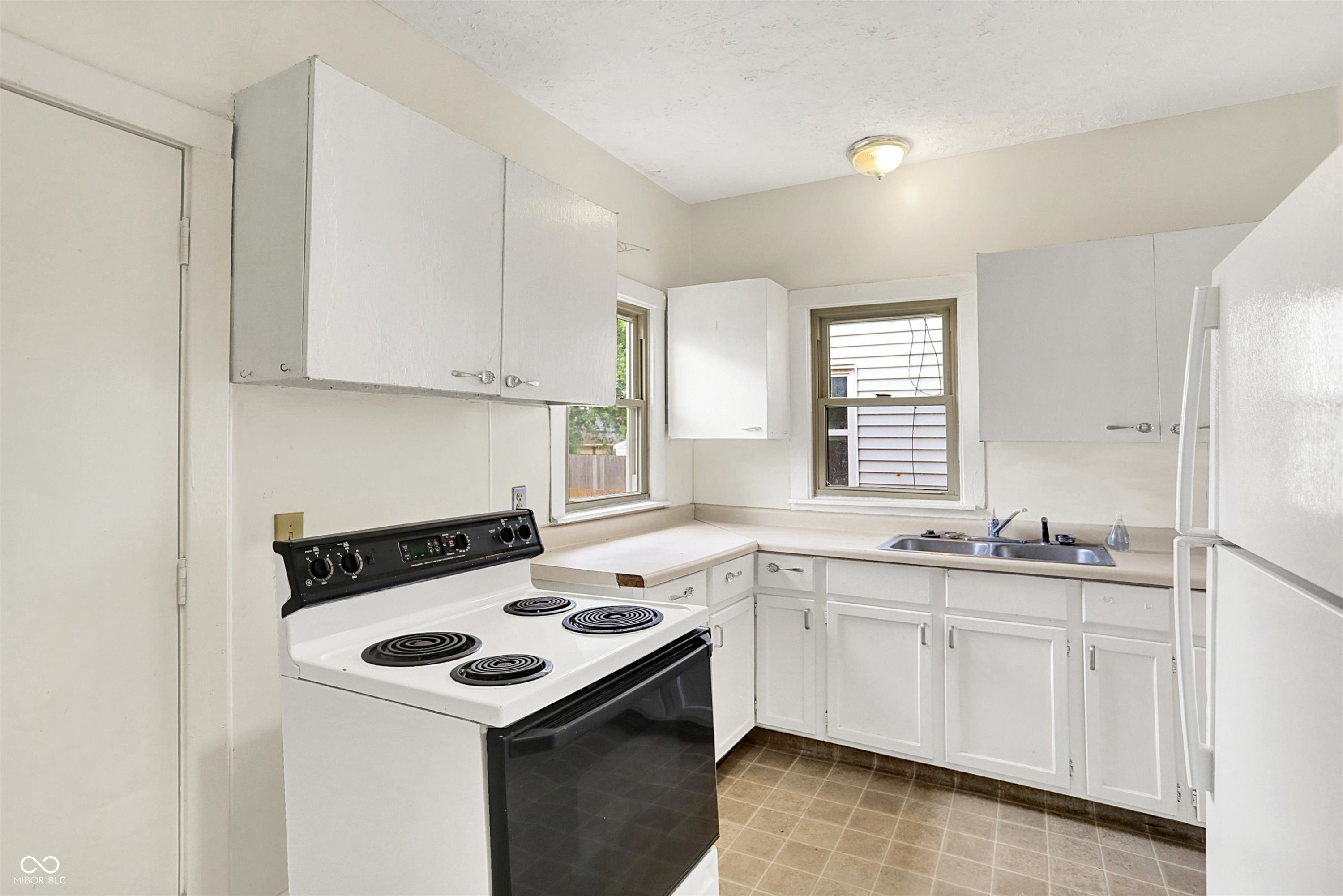 628 North Riley Avenue Indianapolis, IN 46201 - Photo 17 of 36