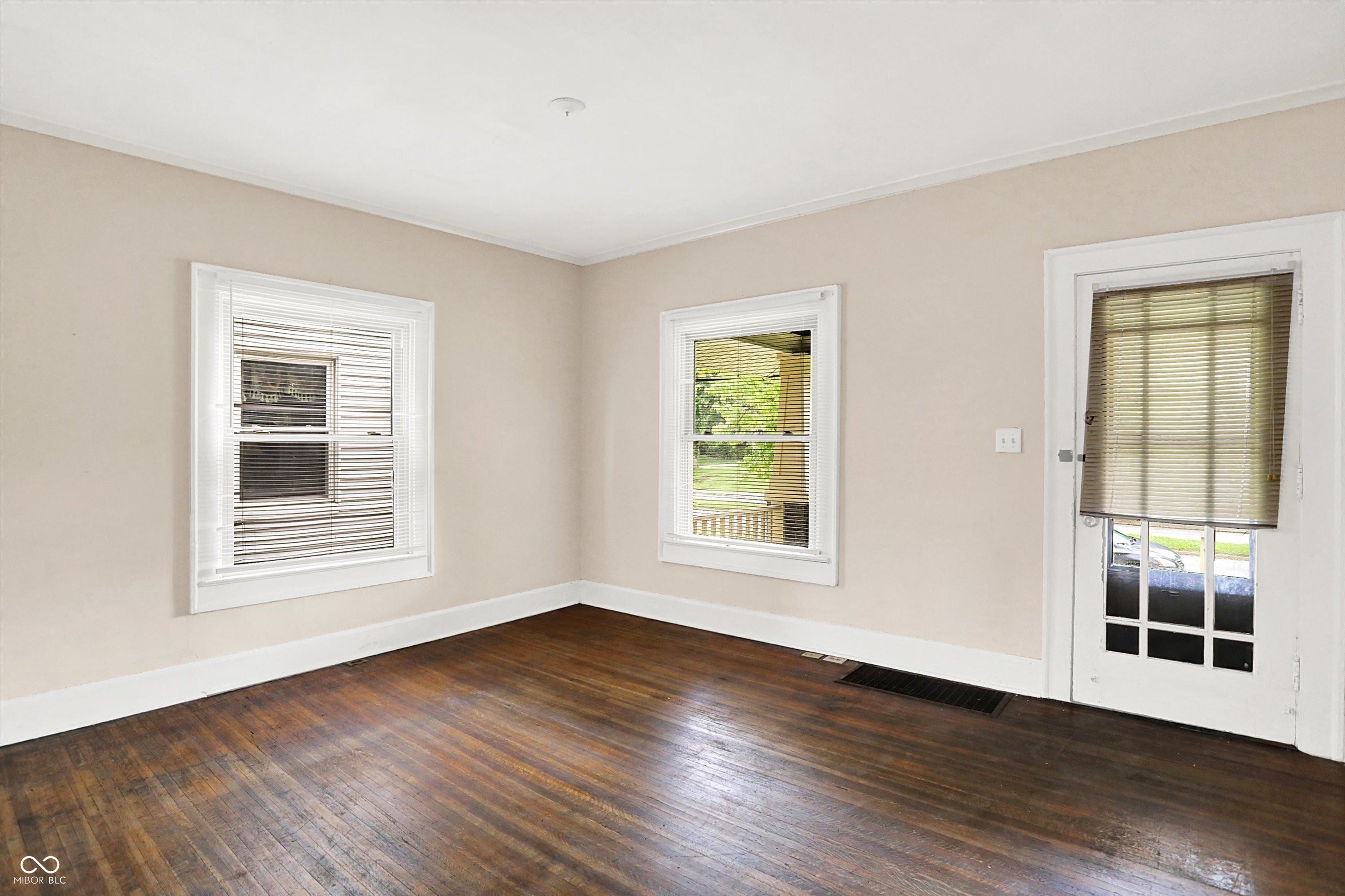 628 North Riley Avenue Indianapolis, IN 46201 - Photo 4 of 36