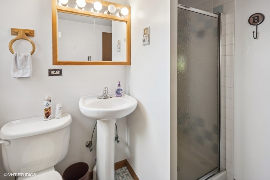 7631 Apple Tree Lane Willowbrook, IL 60527 - Photo 15 of 24 a bathroom with a sink toilet and mirror
