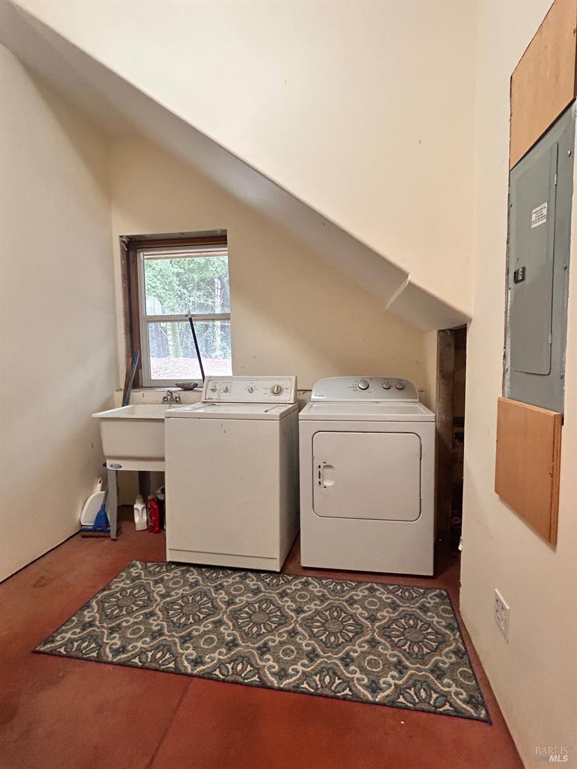 29281 Timberline Road Willits, CA 95490 - Photo 20 of 38 a utility room with dryer and washer