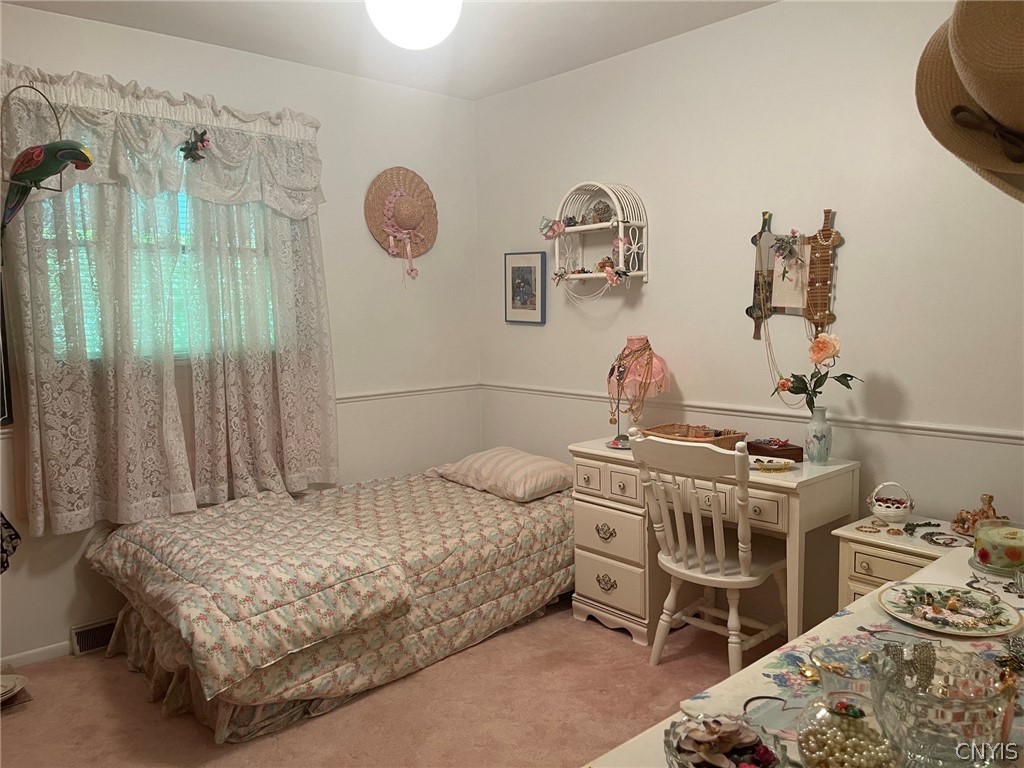 576 Stoneleigh Road Oneida, NY 13421 - Photo 24 of 43 Bedroom