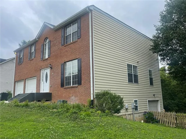 a view of a house with a yard