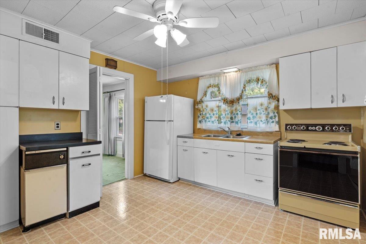 1939 Dial Court Springfield, IL 62704 - Photo 7 of 37