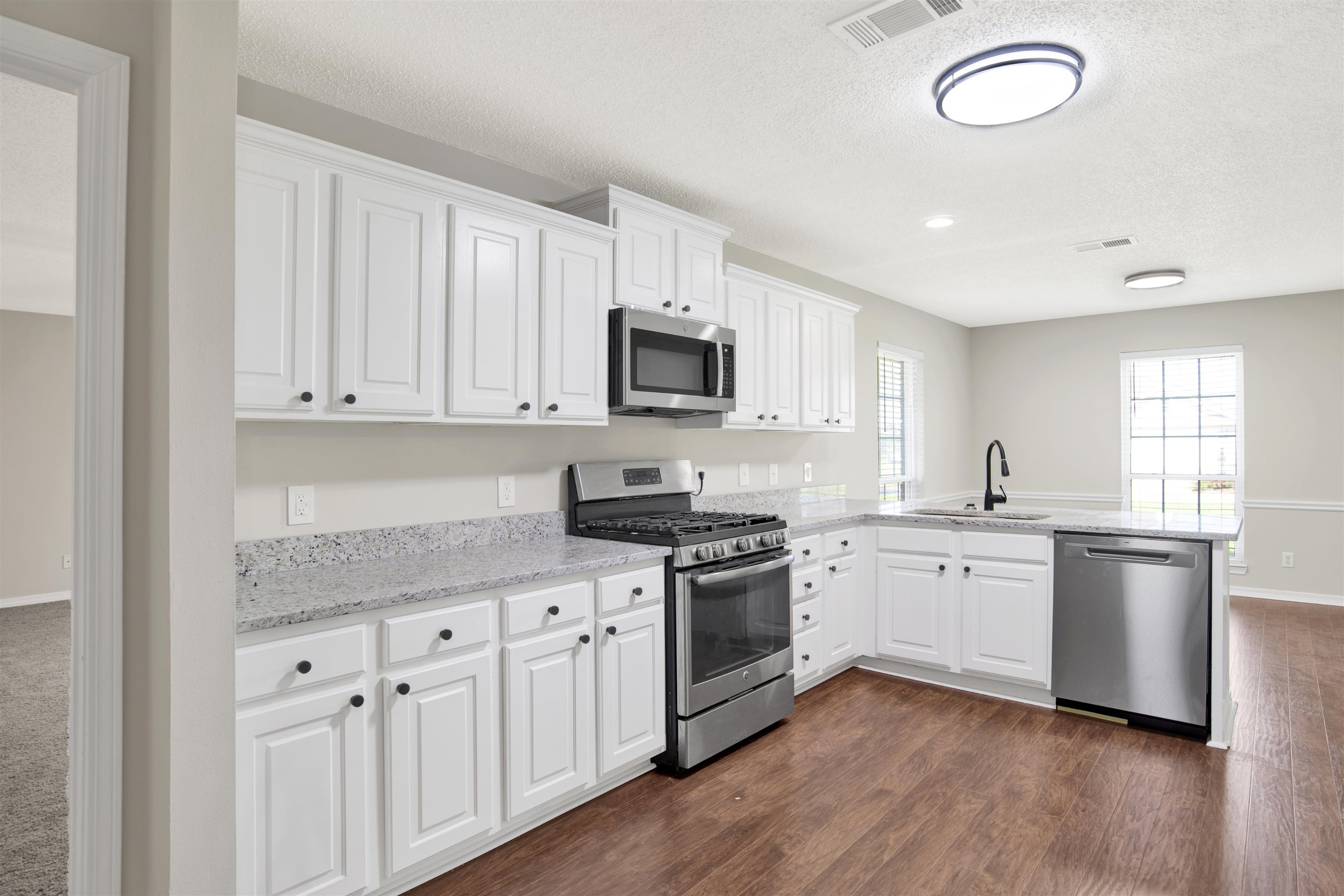 9825 Fairway Drive Foley, AL 36535 - Photo 12 of 39 Kitchen