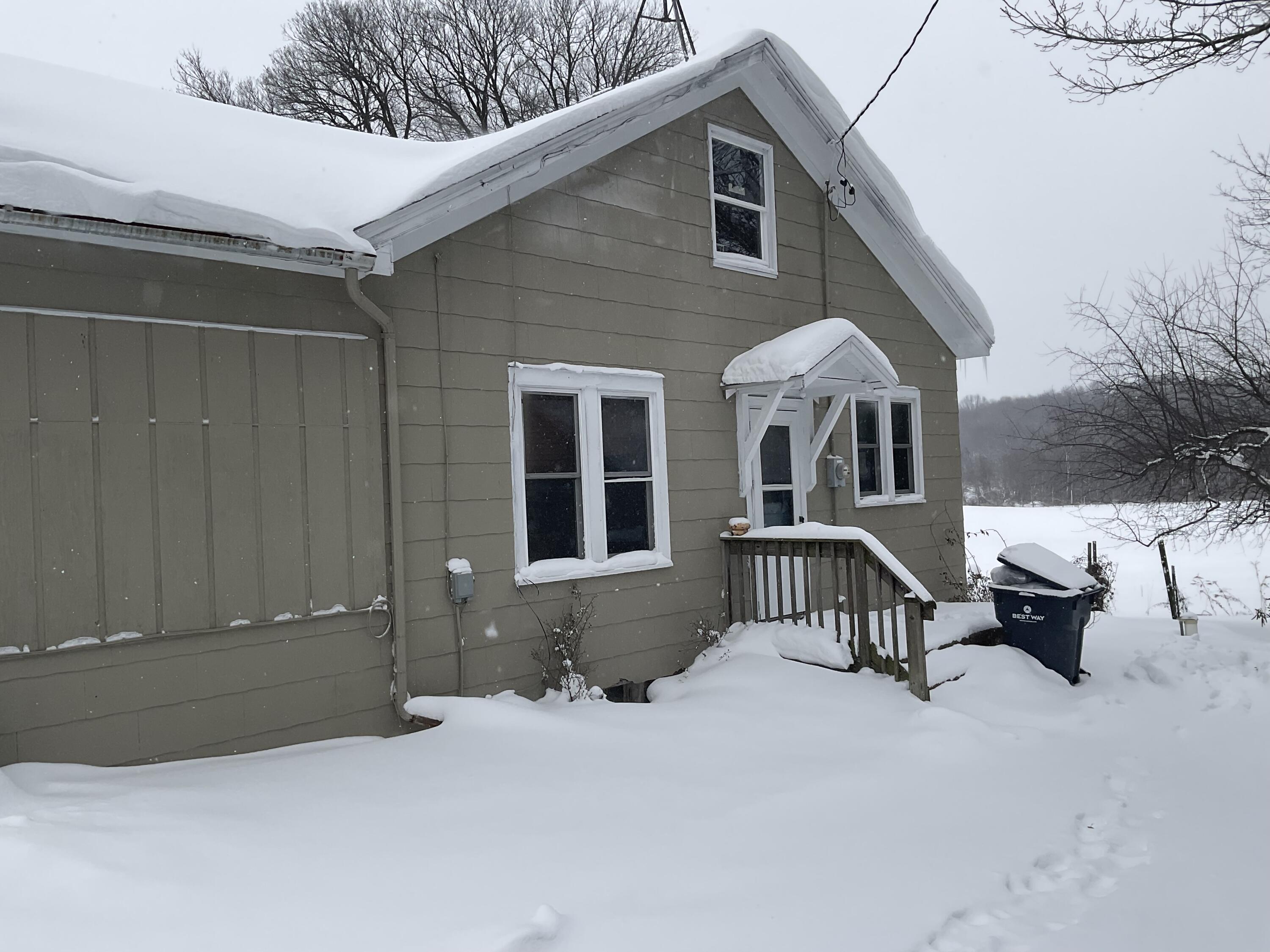 38983 County Road 215 Bangor, MI 49013 - Photo 2 of 13 IMG_3581