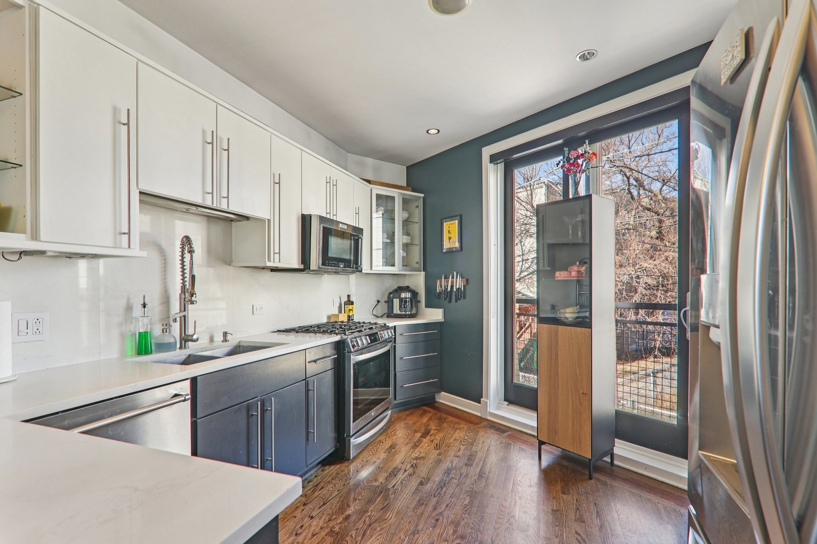 1608 South Throop Street Chicago, IL 60608 - Photo 6 of 41