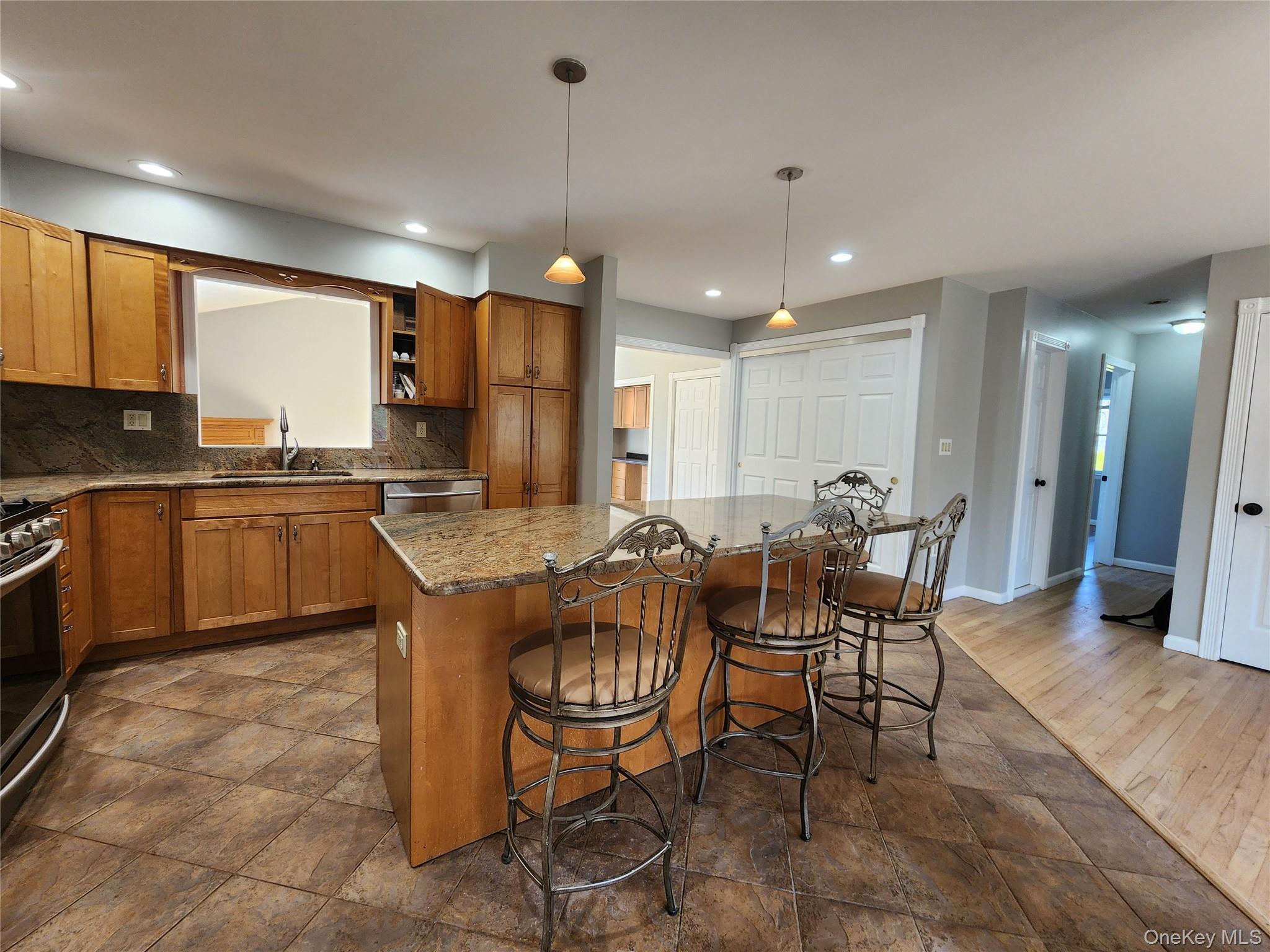 373 Ehrhardt Road Pearl River, NY 10965 - Photo 5 of 27