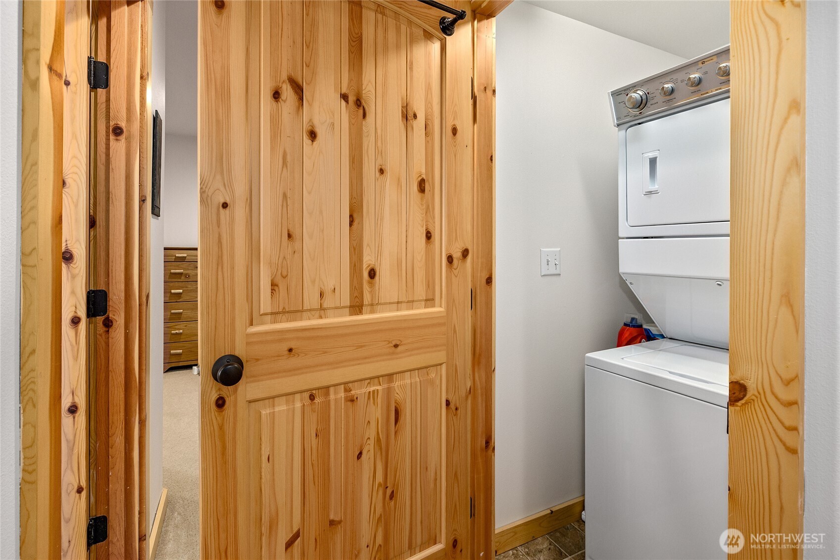 200 Clearwater Loop, Unit 1 Ronald, WA 98940 - Photo 25 of 40 a room with a door