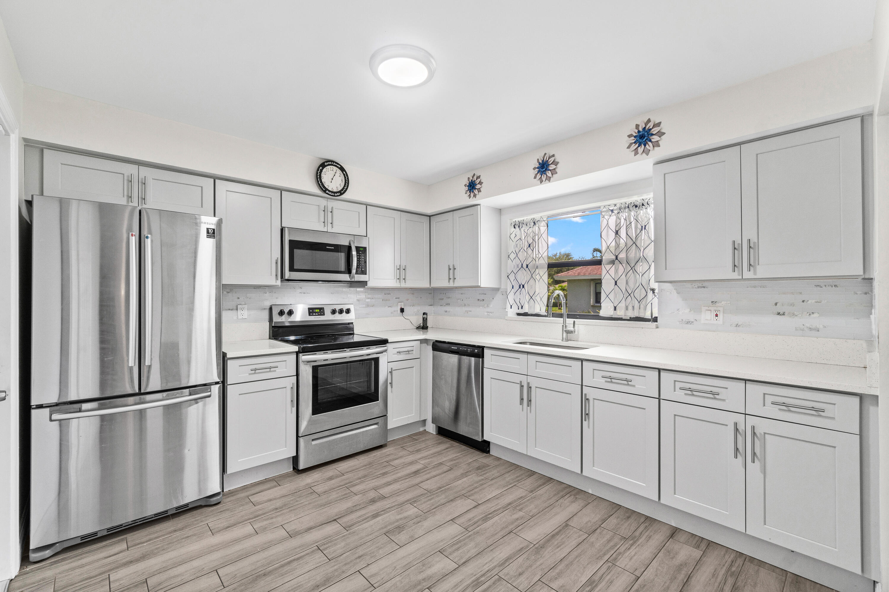 9975 Ligustrum Tree Way, Unit B Boynton Beach, FL 33436 - Photo 4 of 32 Kitchen