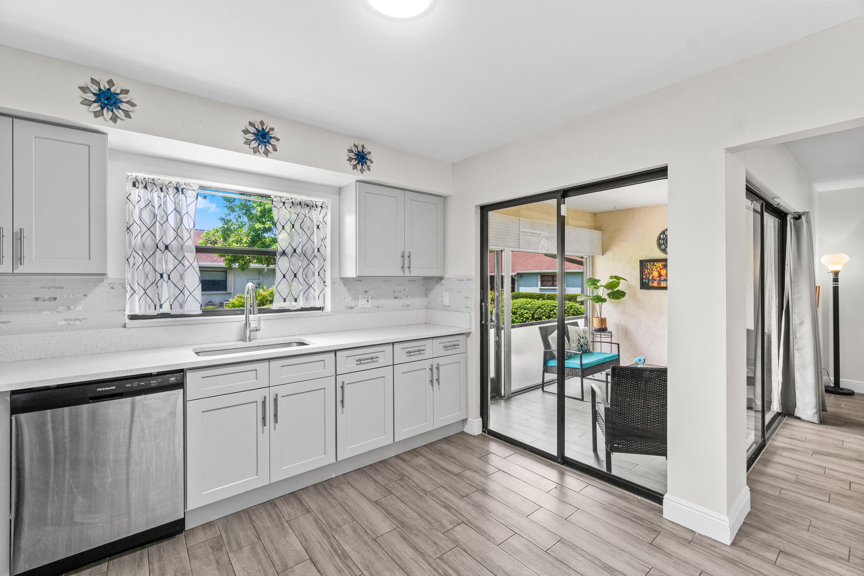 9975 Ligustrum Tree Way, Unit B Boynton Beach, FL 33436 - Photo 6 of 32 Kitchen