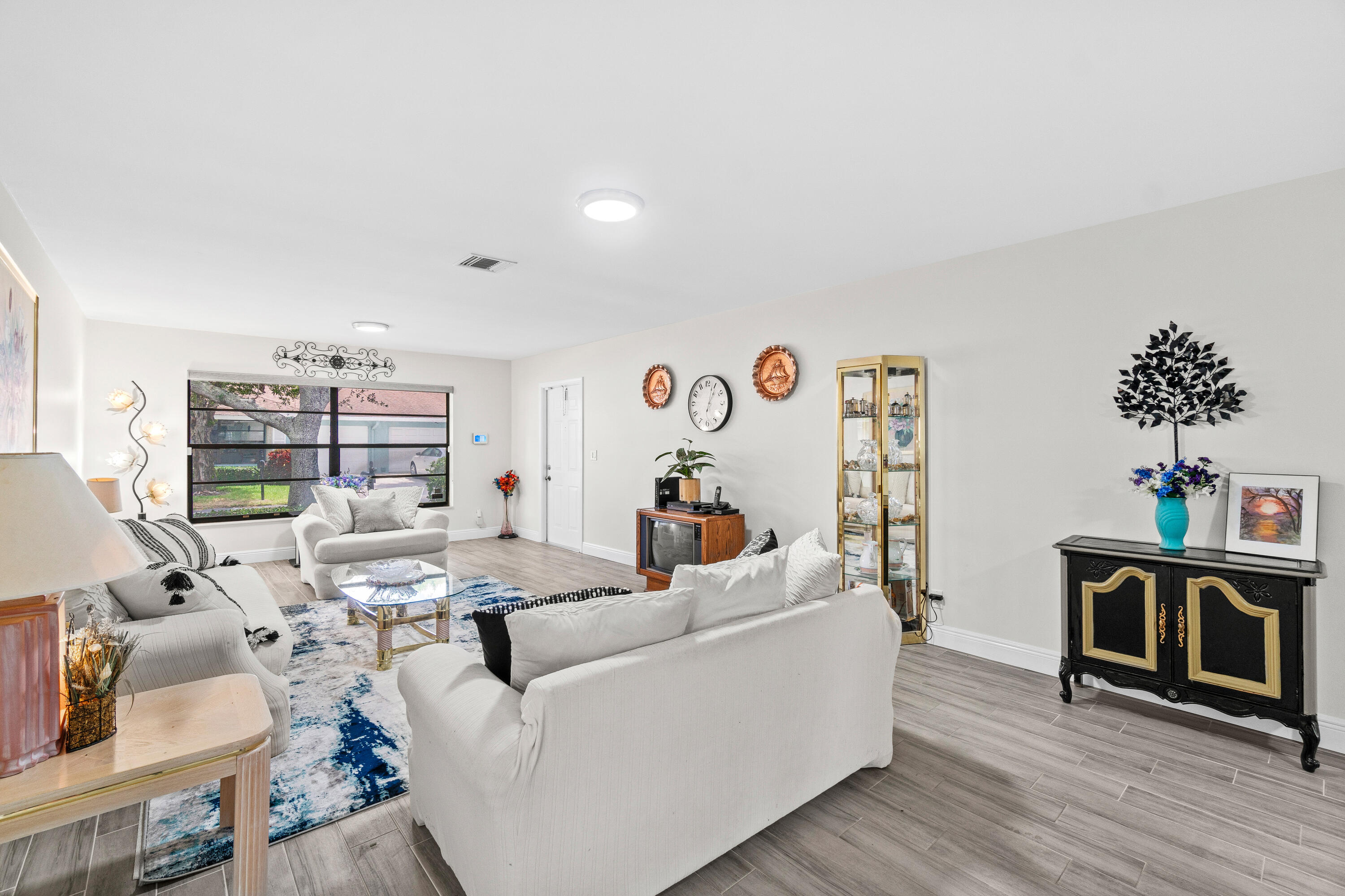 9975 Ligustrum Tree Way, Unit B Boynton Beach, FL 33436 - Photo 10 of 32 Livving Room