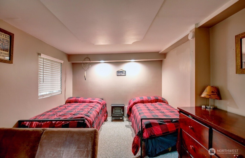 35 Branch Circle Maple Falls, WA 98266 - Photo 13 of 37 a bedroom with two beds and a window