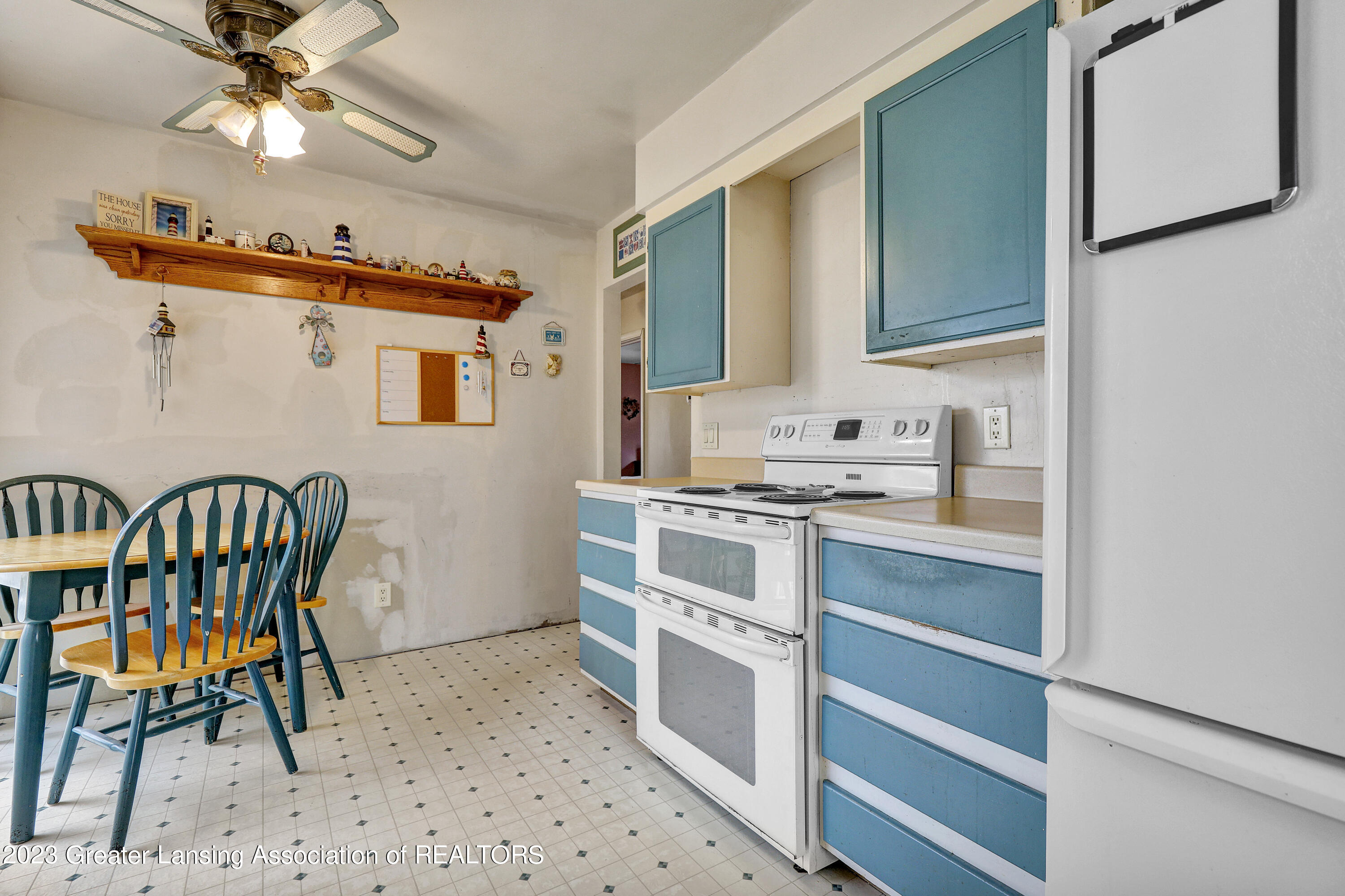 5840 Hilliard Road Lansing, MI 48911 - Photo 11 of 26 Open Ended Media-19