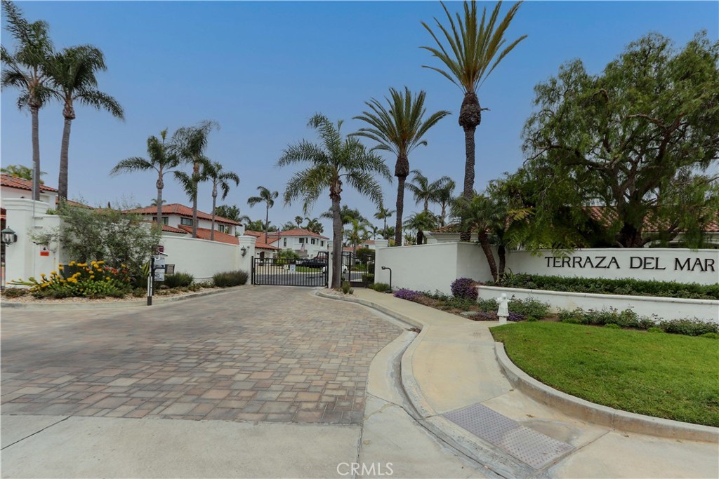 11 Terraza Del Mar Dana Point, CA 92629 - Photo 3 of 45