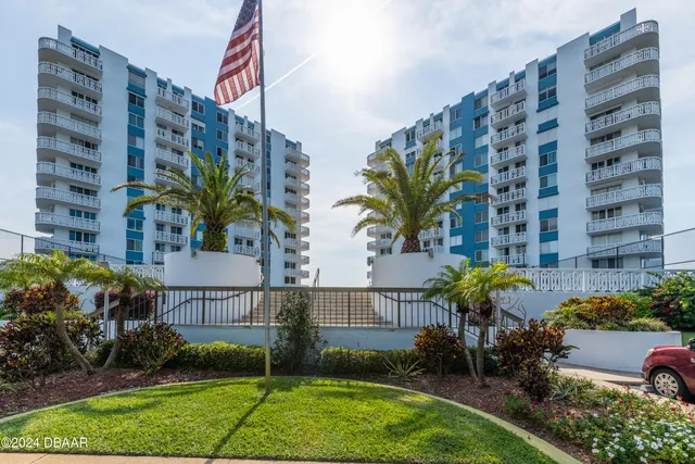 $1,695 | 935 North Halifax Avenue, Unit 410, Daytona Beach, FL 32118