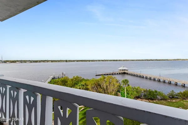 $1,695 | 935 North Halifax Avenue, Unit 410, Daytona Beach, FL 32118
