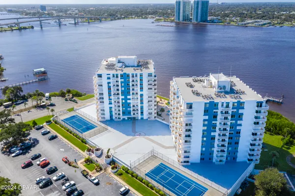 $1,695 | 935 North Halifax Avenue, Unit 410, Daytona Beach, FL 32118