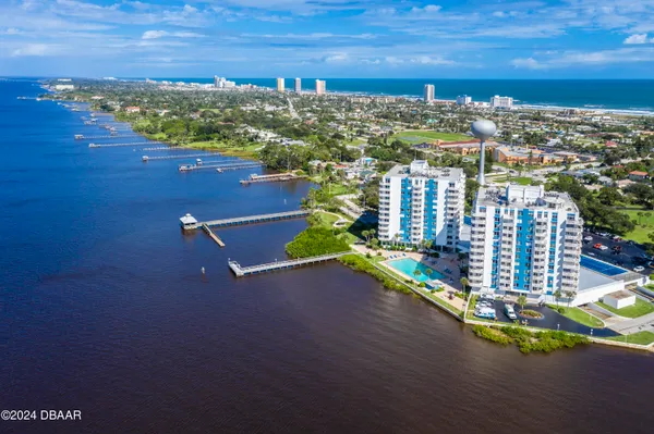 $1,695 | 935 North Halifax Avenue, Unit 410, Daytona Beach, FL 32118