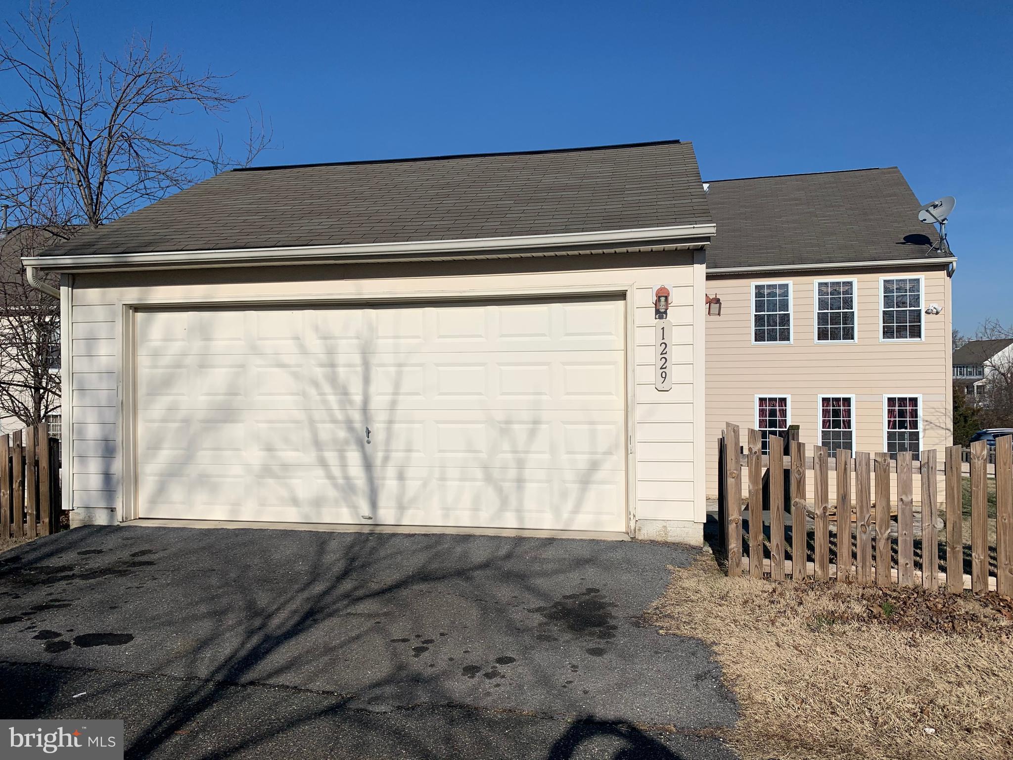 1229 Waterview Way Baltimore, MD 21221 - Photo 3 of 16 2 car detached garage
