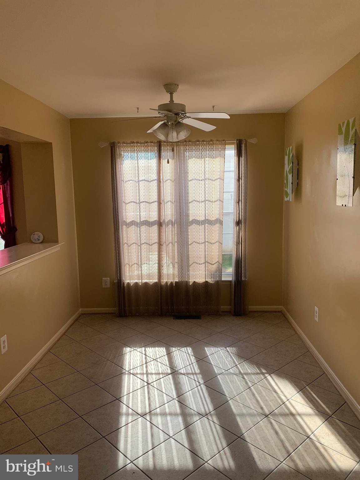 1229 Waterview Way Baltimore, MD 21221 - Photo 9 of 16 Kitchen table area