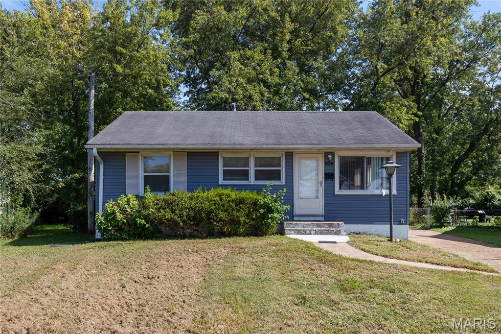 204 Tay Road St. Louis, MO 63137 - Photo 1 of 24