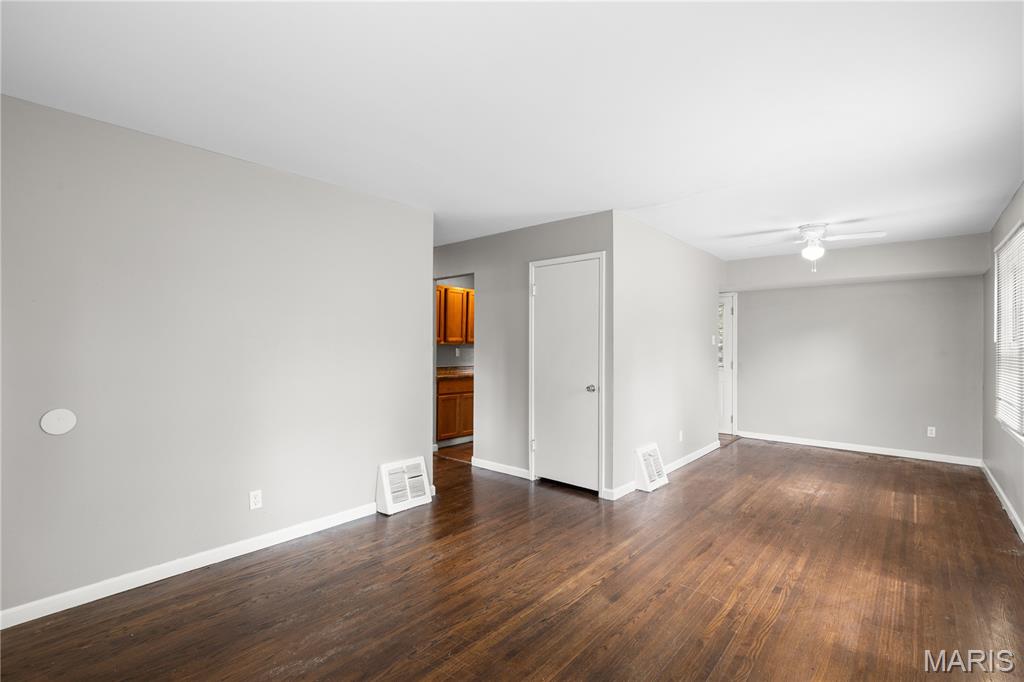 204 Tay Road St. Louis, MO 63137 - Photo 3 of 24