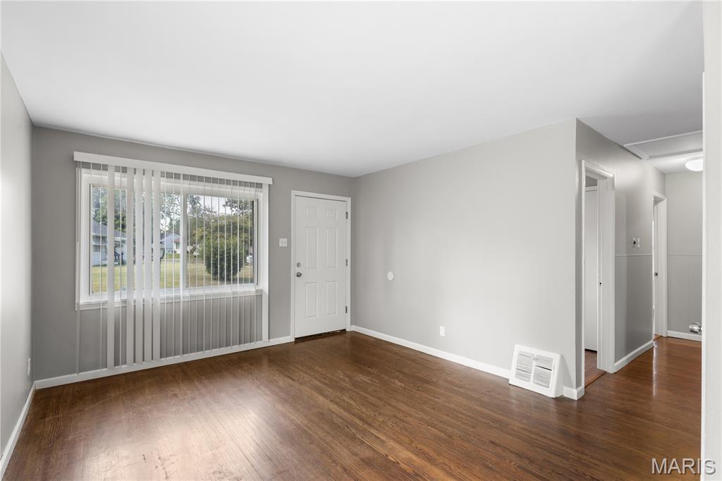 204 Tay Road St. Louis, MO 63137 - Photo 4 of 24