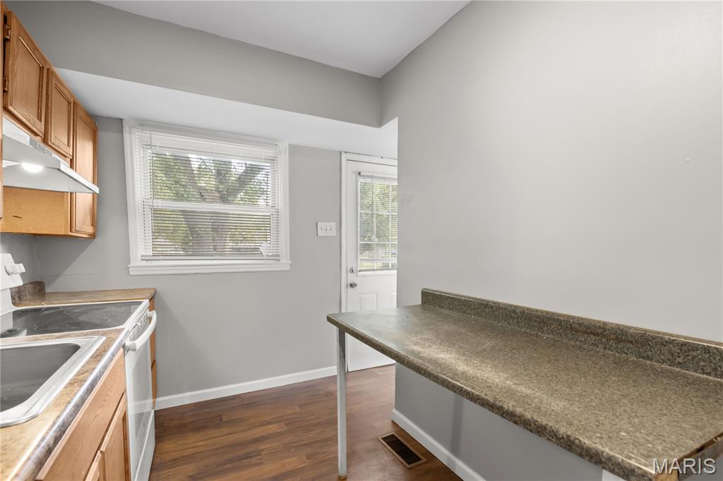 204 Tay Road St. Louis, MO 63137 - Photo 8 of 24