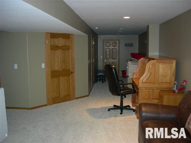 2109 Plum Tree Road Bettendorf, IA 52722 - Photo 8 of 9 Gallery Image 8