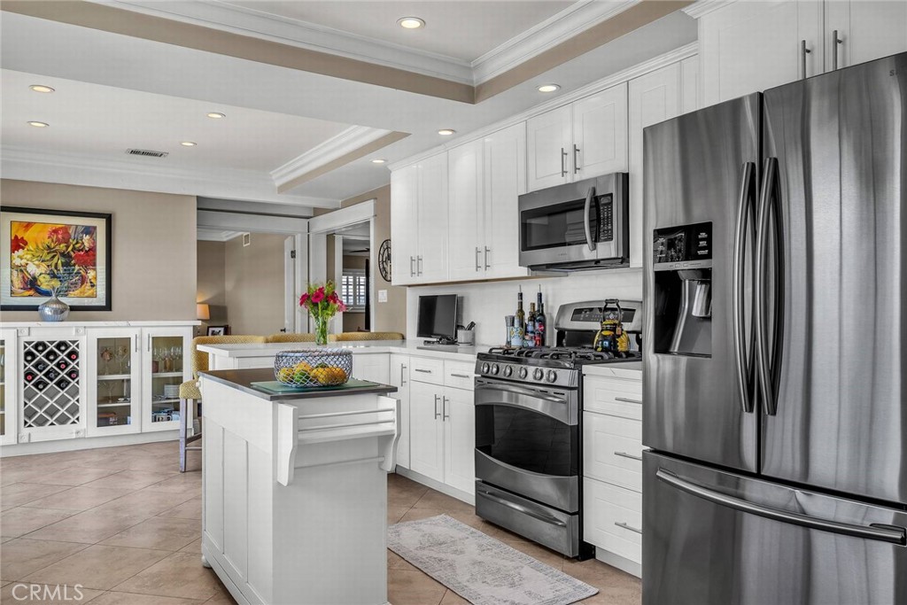 27610 Eastvale Road Palos Verdes Peninsula, CA 90274 - Photo 11 of 66 Kitchen.