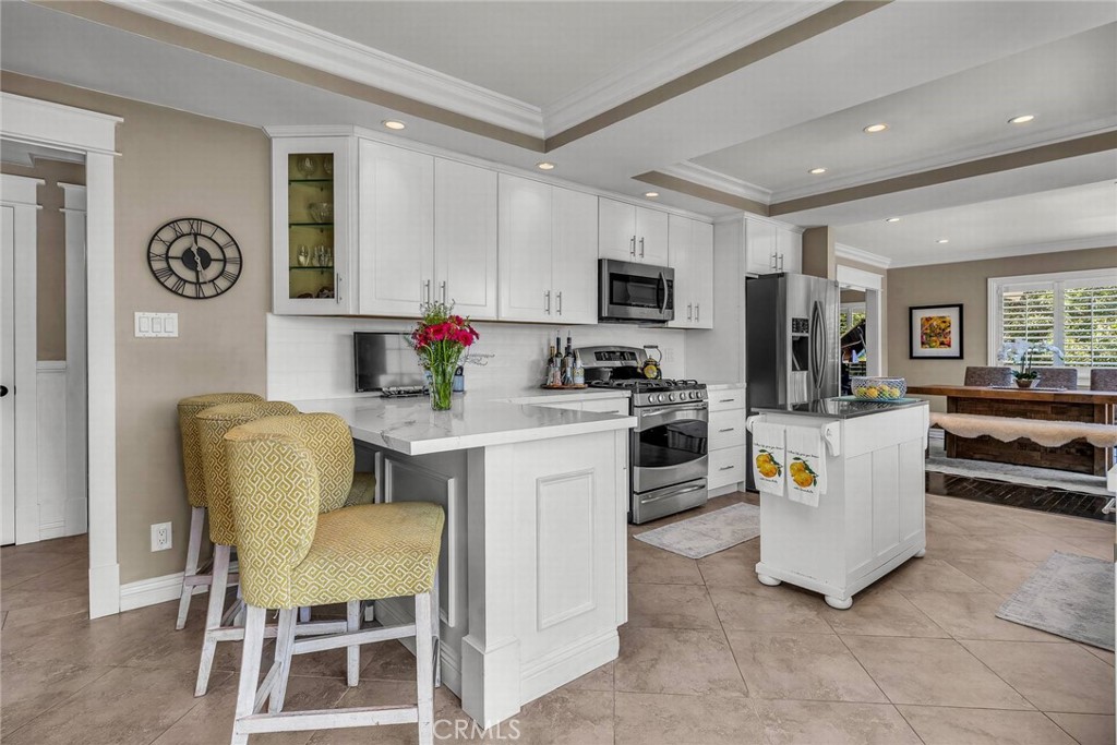 27610 Eastvale Road Palos Verdes Peninsula, CA 90274 - Photo 13 of 66 Kitchen new counters and backsplash.
