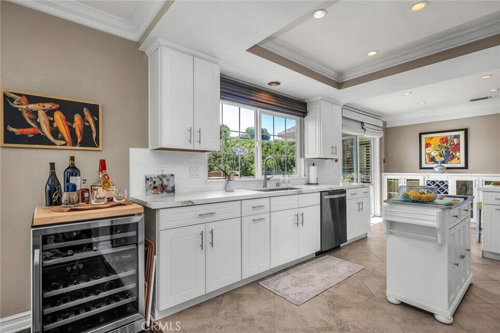 27610 Eastvale Road Palos Verdes Peninsula, CA 90274 - Photo 15 of 66 Kitchen.