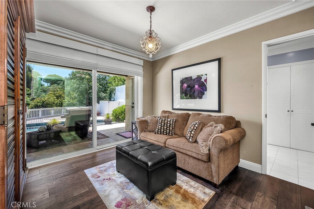 27610 Eastvale Road Palos Verdes Peninsula, CA 90274 - Photo 33 of 66 Lower level bedroom.
