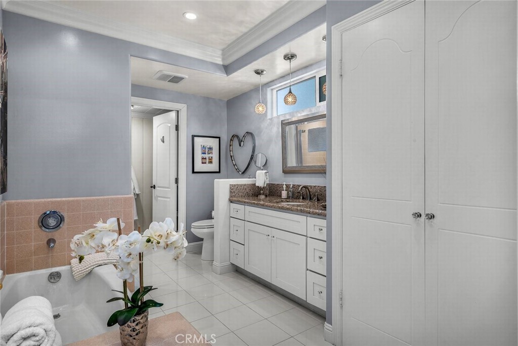 27610 Eastvale Road Palos Verdes Peninsula, CA 90274 - Photo 36 of 66 Lower level full bath.