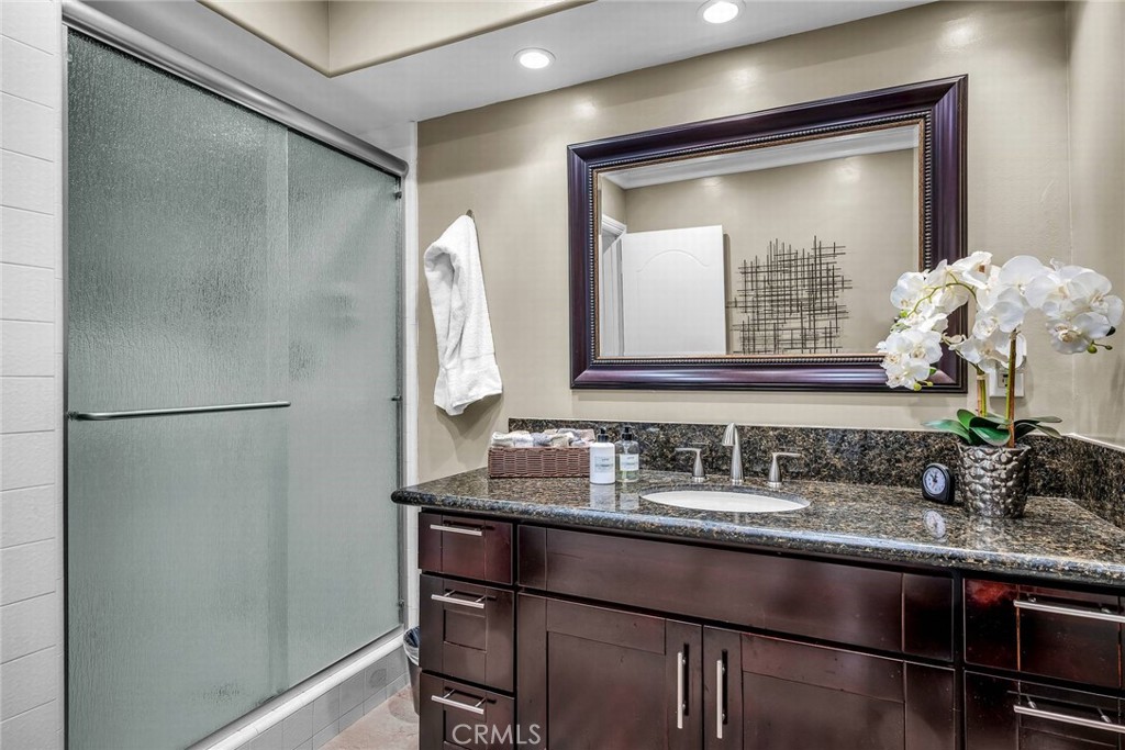 27610 Eastvale Road Palos Verdes Peninsula, CA 90274 - Photo 40 of 66 2nd bath lower level.