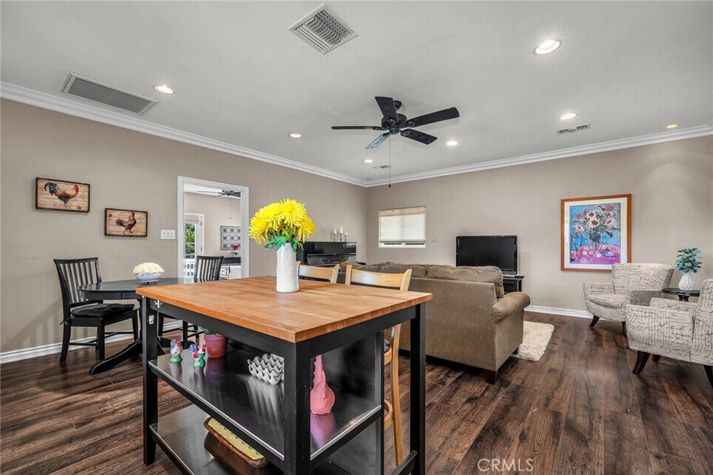 27610 Eastvale Road Palos Verdes Peninsula, CA 90274 - Photo 43 of 66 Gust house dining and living room.