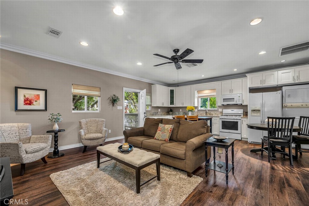 27610 Eastvale Road Palos Verdes Peninsula, CA 90274 - Photo 44 of 66 Guest house kitchen and living room.