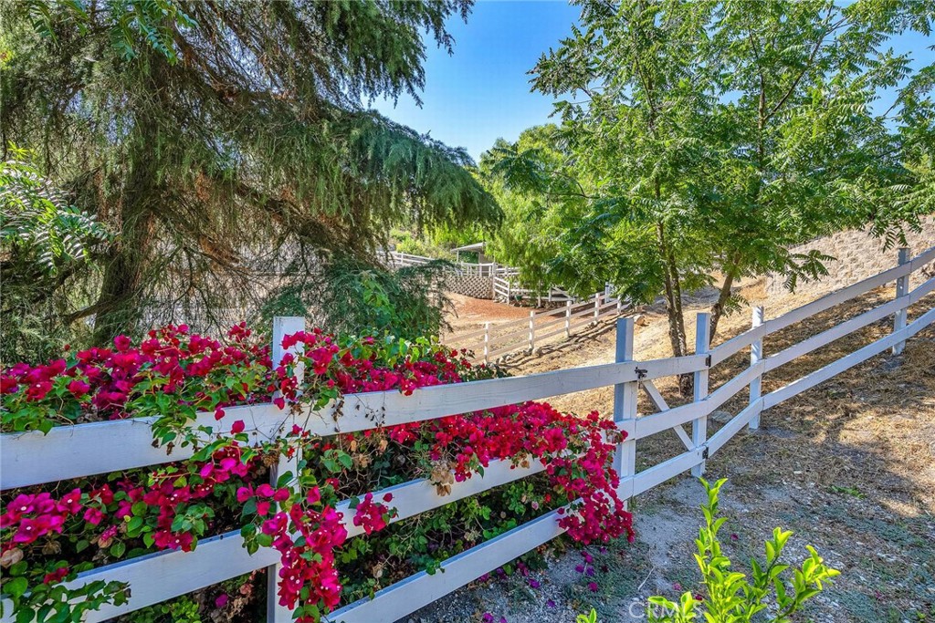 27610 Eastvale Road Palos Verdes Peninsula, CA 90274 - Photo 6 of 66 Country charm.