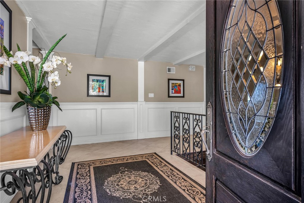 27610 Eastvale Road Palos Verdes Peninsula, CA 90274 - Photo 8 of 66 Formal entry.