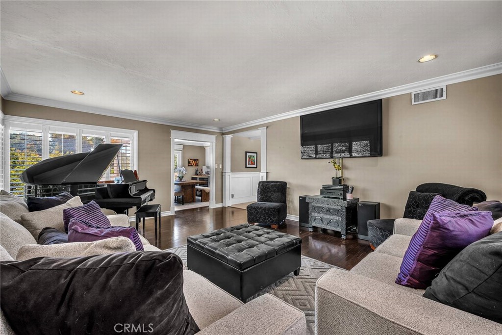 27610 Eastvale Road Palos Verdes Peninsula, CA 90274 - Photo 10 of 66 Formal living room.