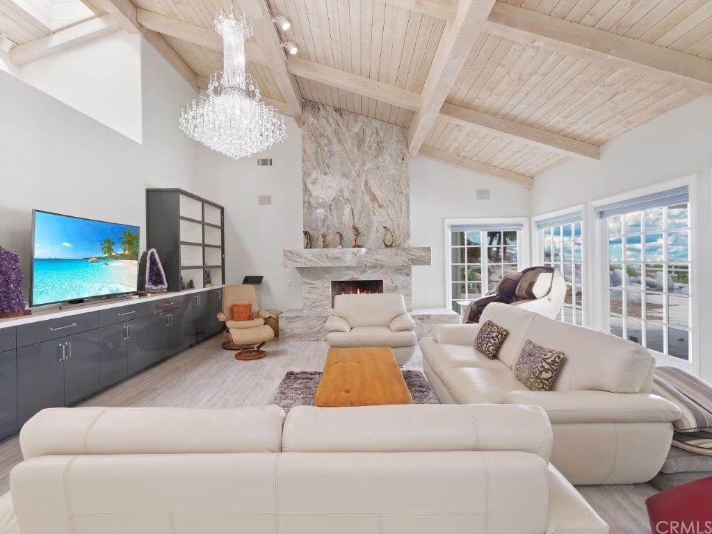 5 Chuckwagon Road Rolling Hills, CA 90274 - Photo 12 of 58 Family Room with Fireplace