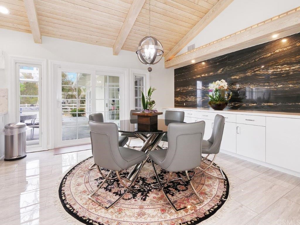 5 Chuckwagon Road Rolling Hills, CA 90274 - Photo 18 of 58 Casual Dining Area in Kitchen