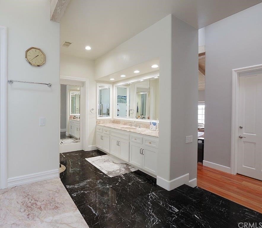 5 Chuckwagon Road Rolling Hills, CA 90274 - Photo 22 of 58 Master Bathroom Vanity Area