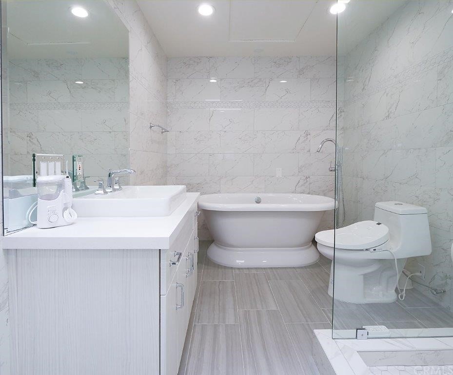 5 Chuckwagon Road Rolling Hills, CA 90274 - Photo 32 of 58 Bathroom in Bedroom #2 En Suite