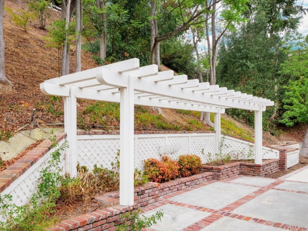 5 Chuckwagon Road Rolling Hills, CA 90274 - Photo 53 of 58 Sideyard Trellis