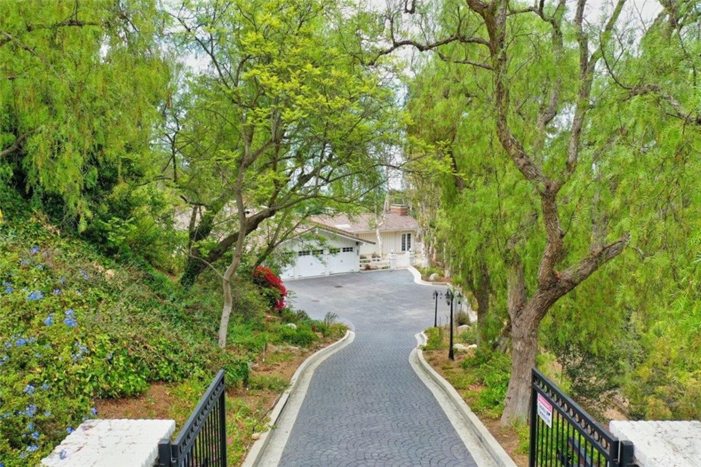 5 Chuckwagon Road Rolling Hills, CA 90274 - Photo 56 of 58 Driveway to the House