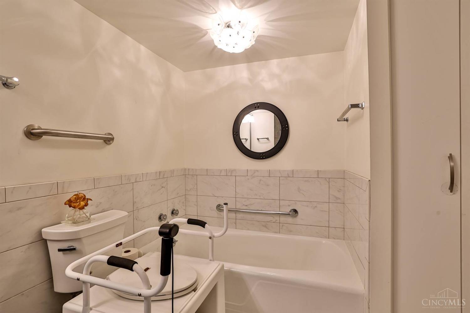 2444 Madison Road, Unit 307 Cincinnati, OH 45208 - Photo 33 of 41 Gallery Image 33