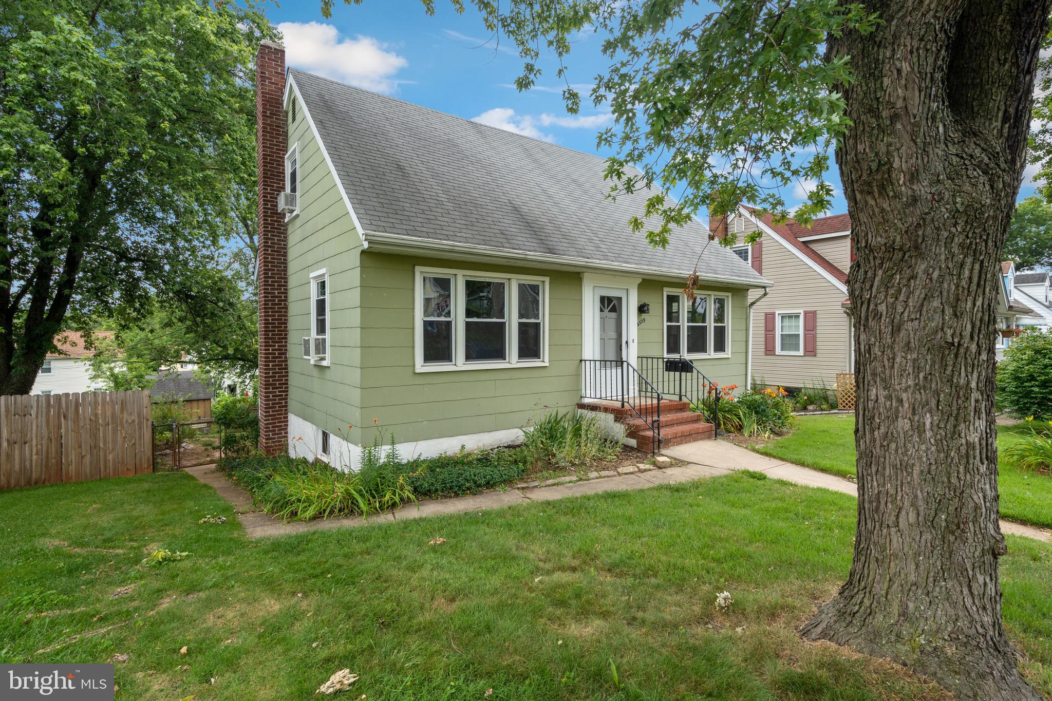 5559 Oakland Road Baltimore, MD 21227 - Photo 3 of 44