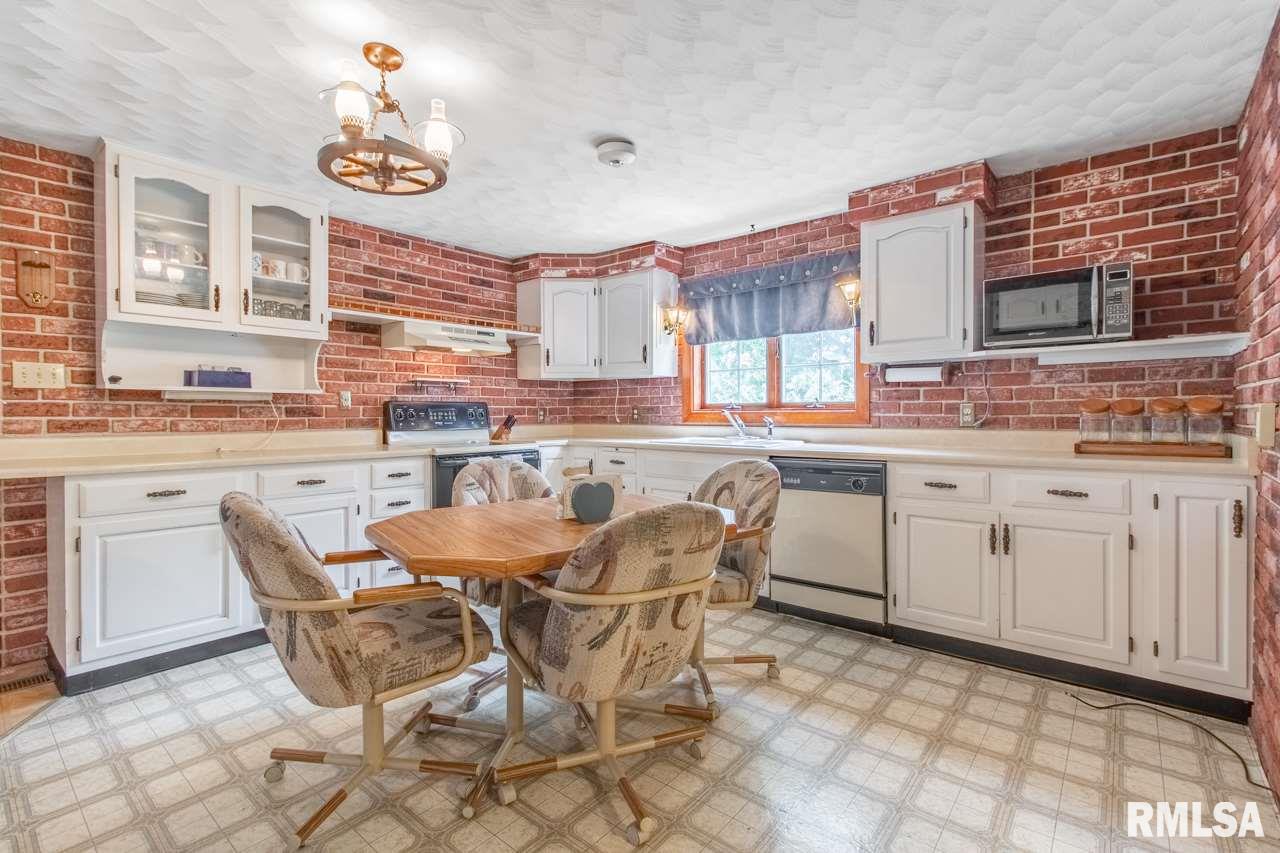 22700 West Swab Run Road Elmwood, IL 61529 - Photo 11 of 36 Gallery Image 11